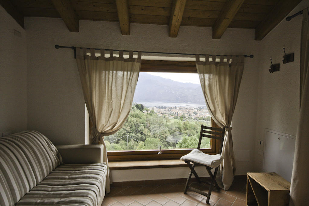 مانديلو ديل لاريو Agriturismo Crotto Di Somana المظهر الخارجي الصورة